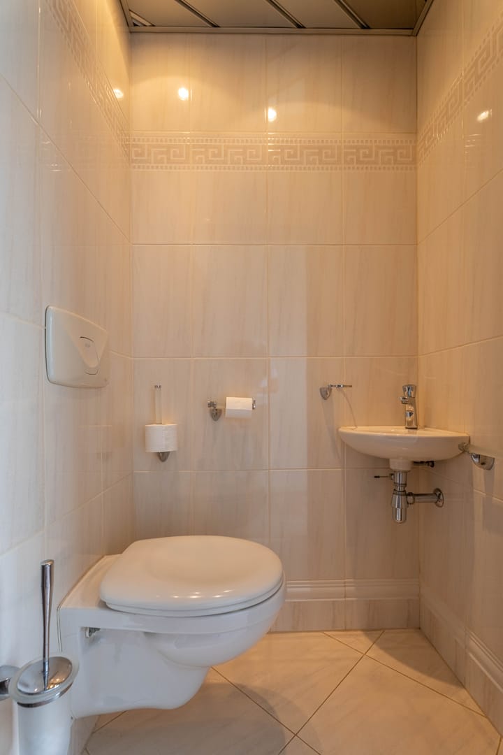 Tussenwoning te koop: Willem Elsschotsingel 5, Hillegom