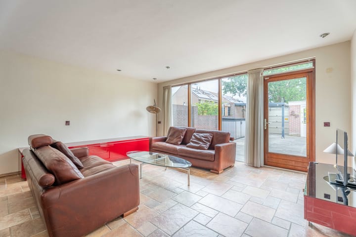 Tussenwoning te koop: Willem Elsschotsingel 5, Hillegom