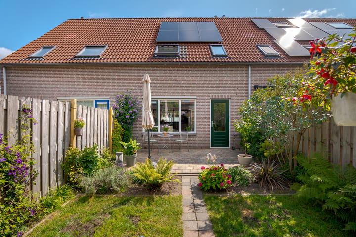 Tussenwoning te koop: Van Langelomarke 4, Zwolle