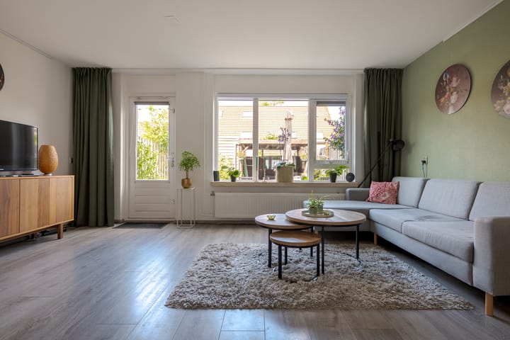 Tussenwoning te koop: Van Langelomarke 4, Zwolle