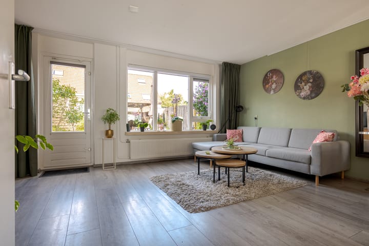Tussenwoning te koop: Van Langelomarke 4, Zwolle