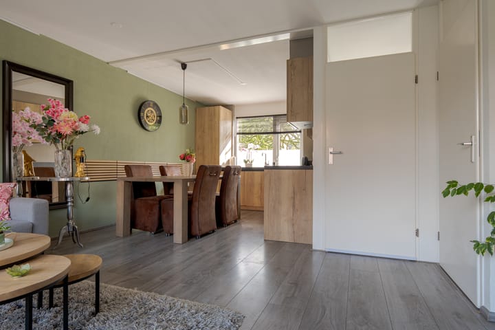 Tussenwoning te koop: Van Langelomarke 4, Zwolle