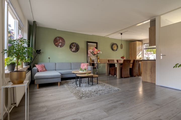 Tussenwoning te koop: Van Langelomarke 4, Zwolle