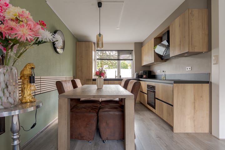 Tussenwoning te koop: Van Langelomarke 4, Zwolle