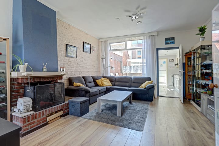 Photo 4 of Emmastraat 26