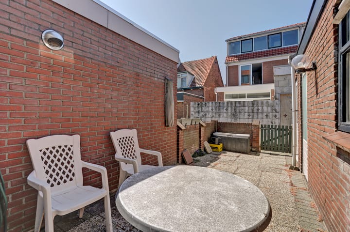 Photo 3 of Emmastraat 26