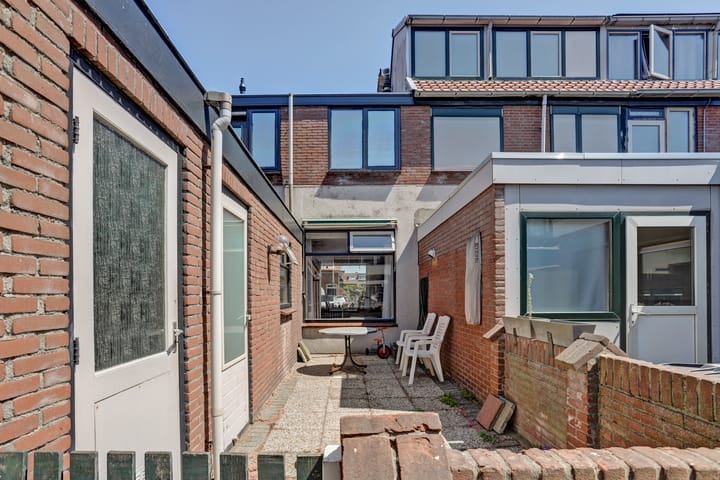 Photo 2 of Emmastraat 26