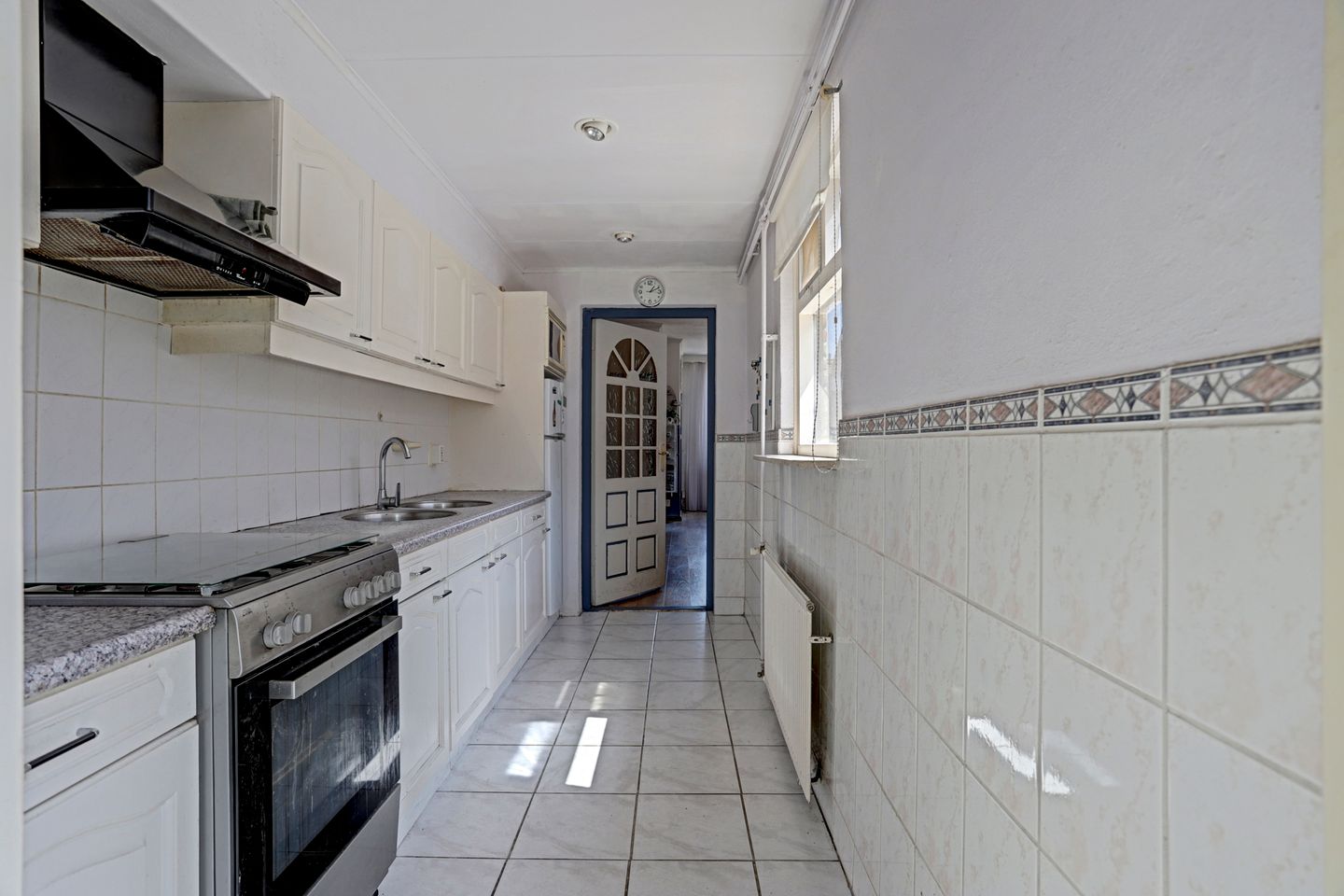 Photo 10 of Emmastraat 26