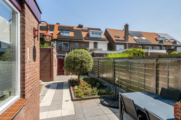 Tussenwoning te koop: Elisabet van Egmontstraat 10, Naaldwijk