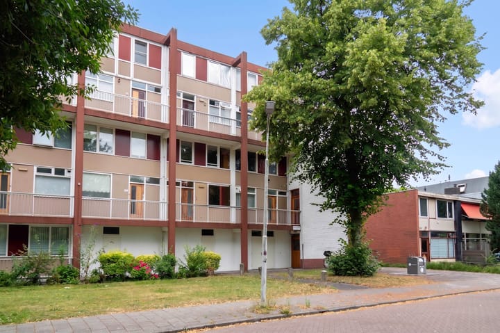 Appartement te koop: Zilverschoonplein 25, Zaandam