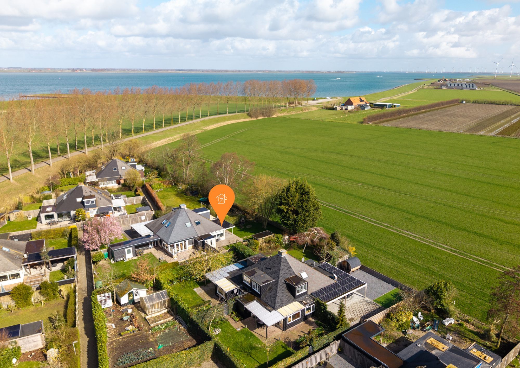 2-bedroom freehold villa in Stavenisse — photo 3 of 5