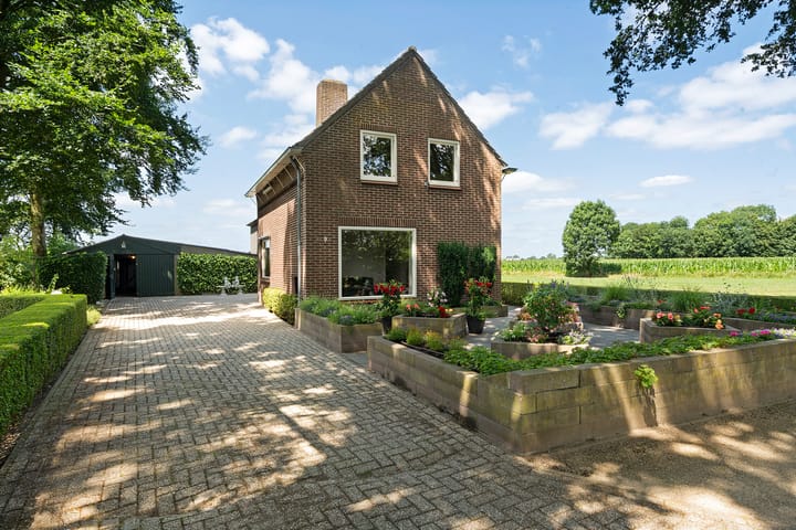 Vrijstaande woning te koop: Kromstraat 9, Overlangel