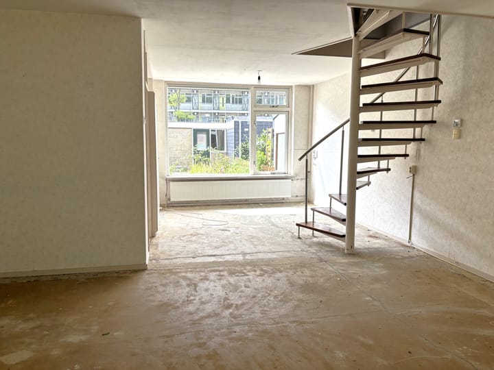 Tussenwoning te koop: Tiranaplantsoen 6, Haarlem