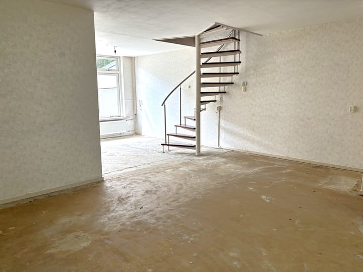Tussenwoning te koop: Tiranaplantsoen 6, Haarlem
