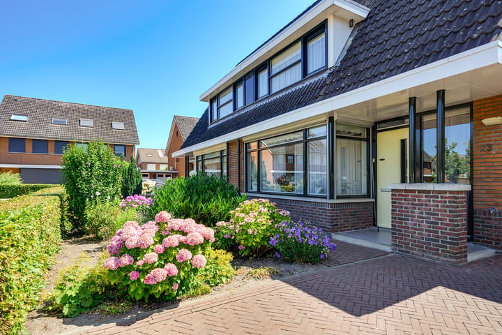 Twee-onder-één-kap te koop: Rietheuvel 23, Werkendam