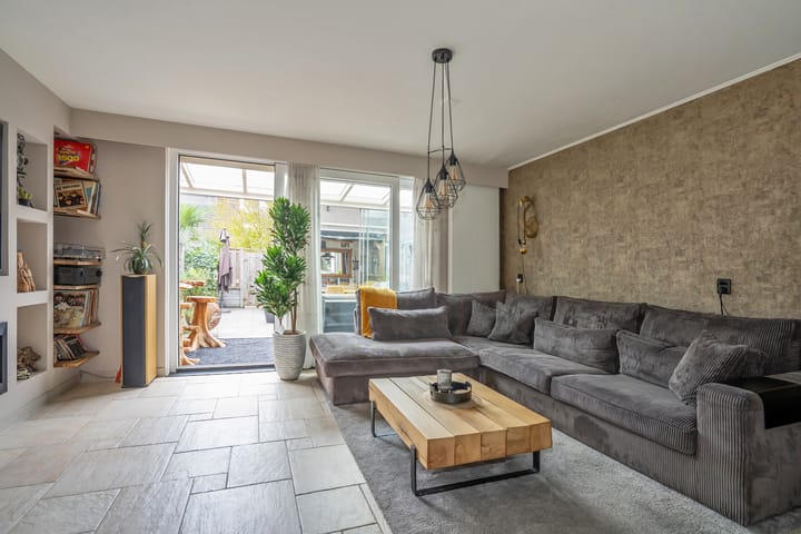 Tussenwoning te koop: Scheepswerf 14, Leidschendam
