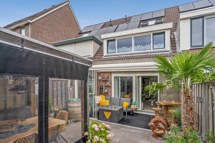 Tussenwoning te koop: Scheepswerf 14, Leidschendam