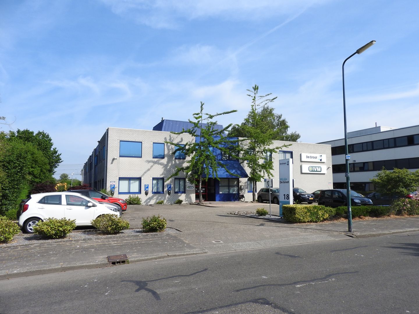 View photo 1 of Houttuinlaan 18