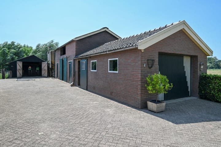 Vrijstaande woning te koop: Schras 83, Ederveen