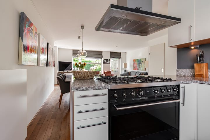 Tussenwoning te koop: W.J. van der Hooftstraat 33, Meteren