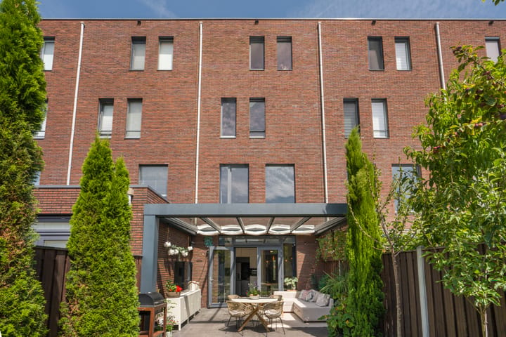 Tussenwoning te koop: IJssellaan 52A, Arnhem