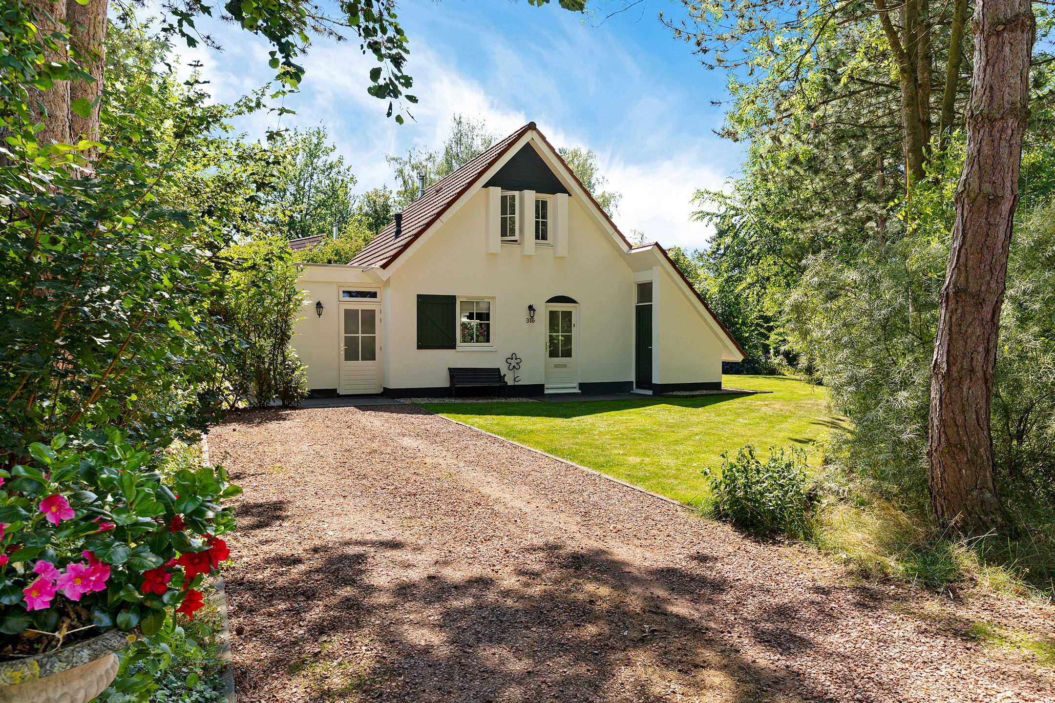 3-bedroom freehold villa in Exloo — photo 1 of 5