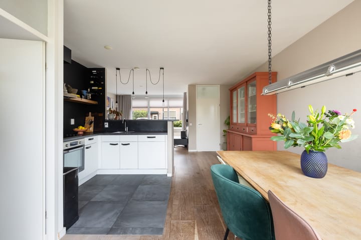 Tussenwoning te koop: Venneweide 10, Breda
