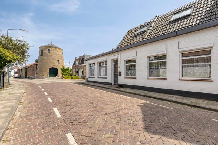 Twee-onder-één-kap te koop: Molenstraat 6, Standdaarbuiten