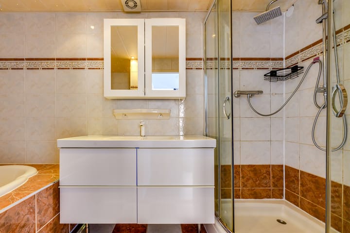 Tussenwoning te koop: Wethouder van Heldenstraat 7, Rozenburg (Zh)