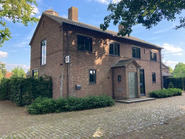 Bekijk foto 1 van Burchtplein 2