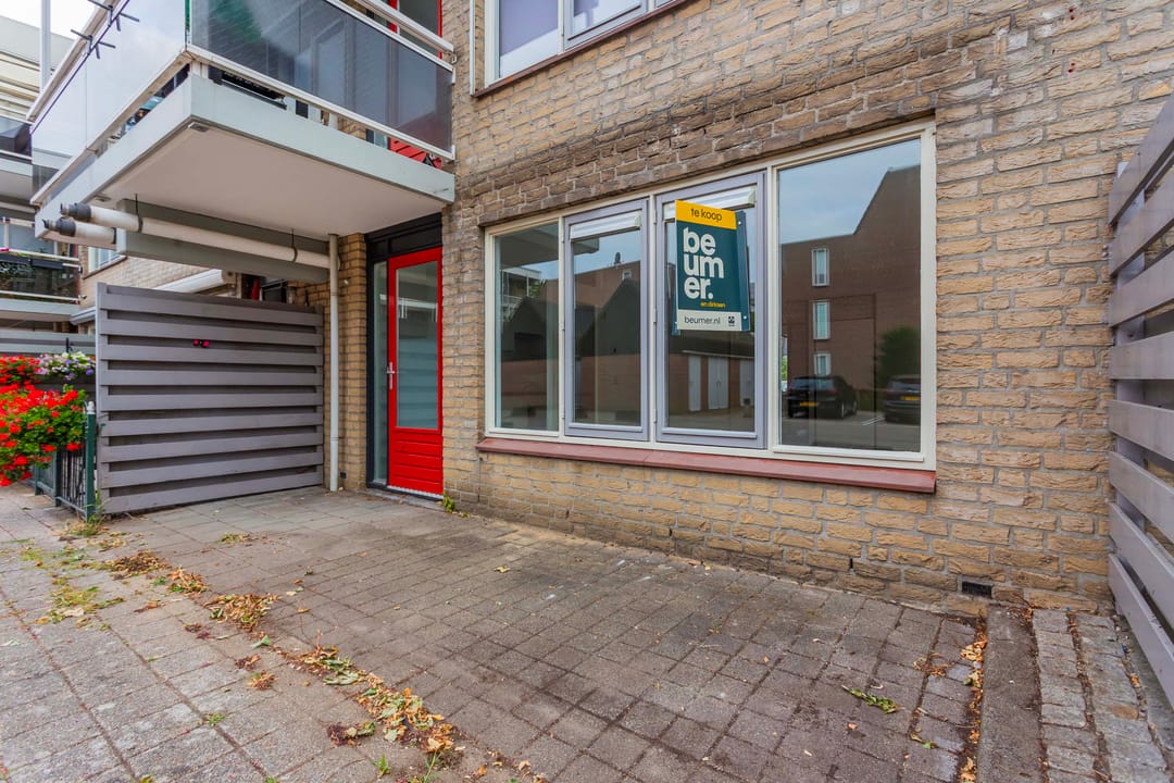 Photo 11 of Suze Groenewegstraat 8