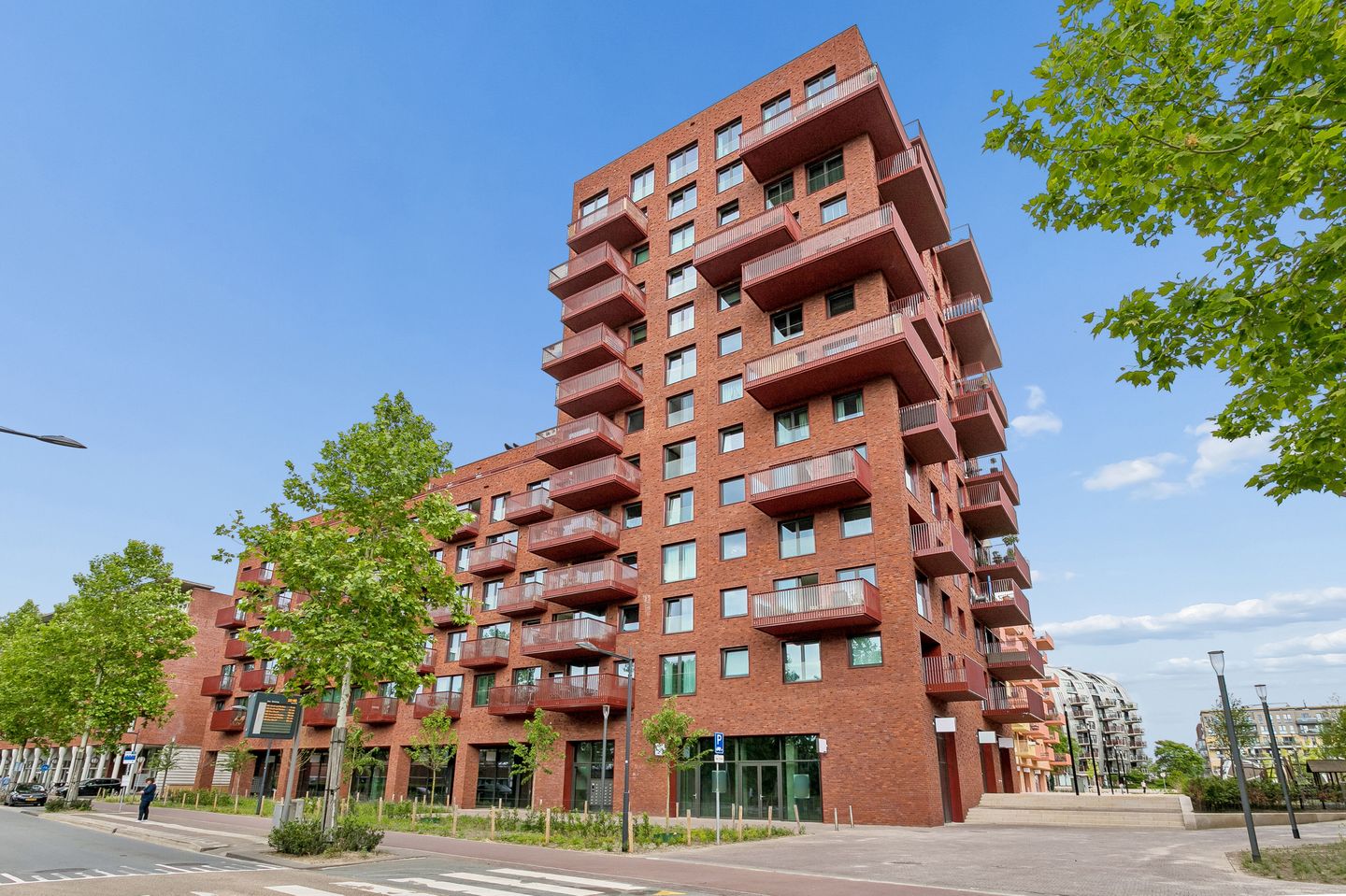 Bekijk foto 1 van Onderwijsboulevard 734