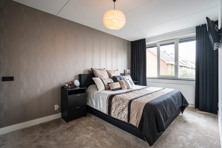 Tussenwoning te koop: Anthonie Verstralenstraat 10, Gorinchem