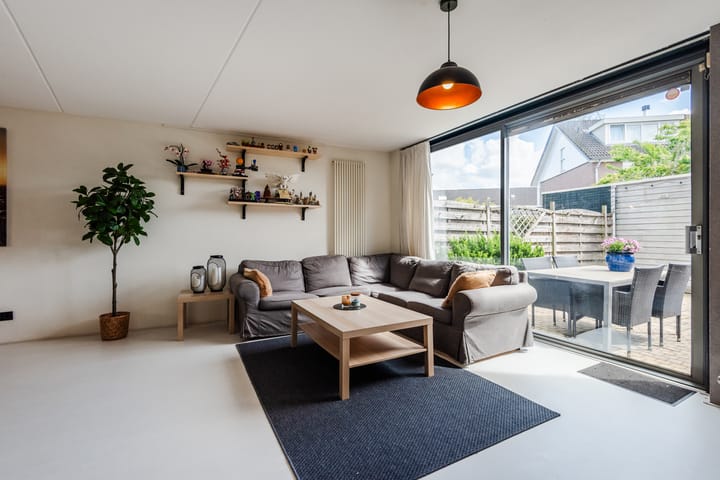Tussenwoning te koop: Meindert Hobbemastraat 184, Almere
