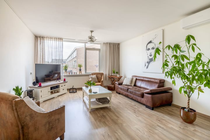 Tussenwoning te koop: Brigantijn 69, Brielle