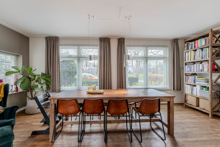 Vrijstaande woning te koop: Burgemeester Sweensplein 26, Rijen
