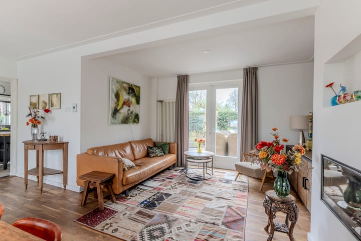 Vrijstaande woning te koop: Burgemeester Sweensplein 26, Rijen