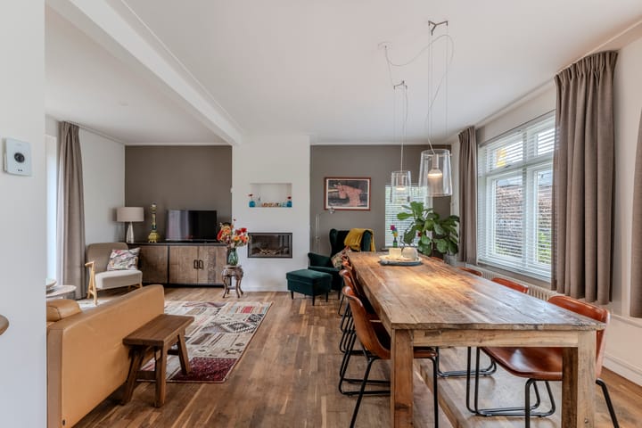 Vrijstaande woning te koop: Burgemeester Sweensplein 26, Rijen