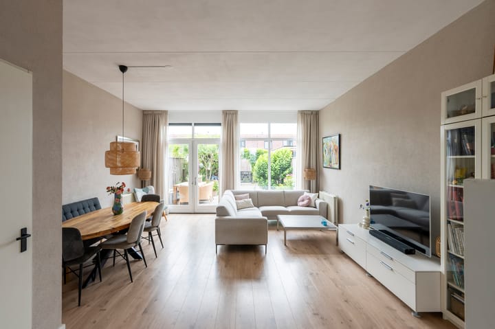 Tussenwoning te koop: Hemrikkwartier 54, Emmen