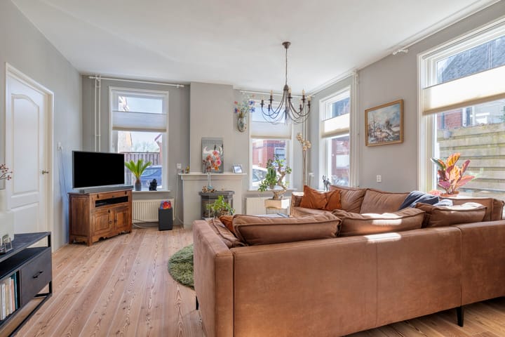 Vrijstaande woning te koop: Oranjestraat 12, Eenrum