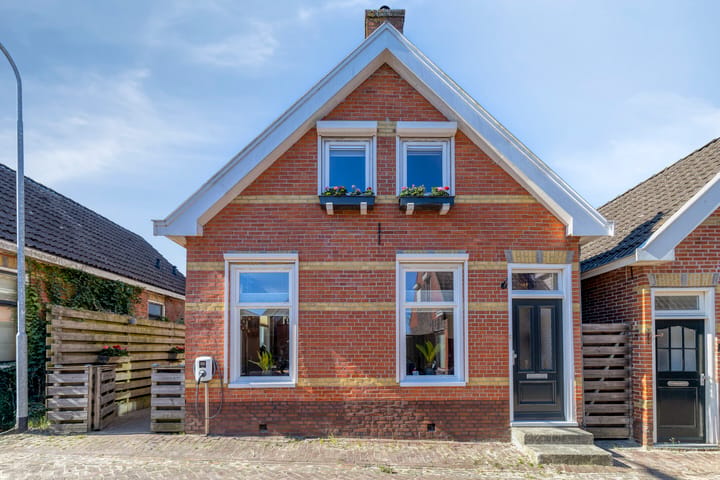 Vrijstaande woning te koop: Oranjestraat 12, Eenrum