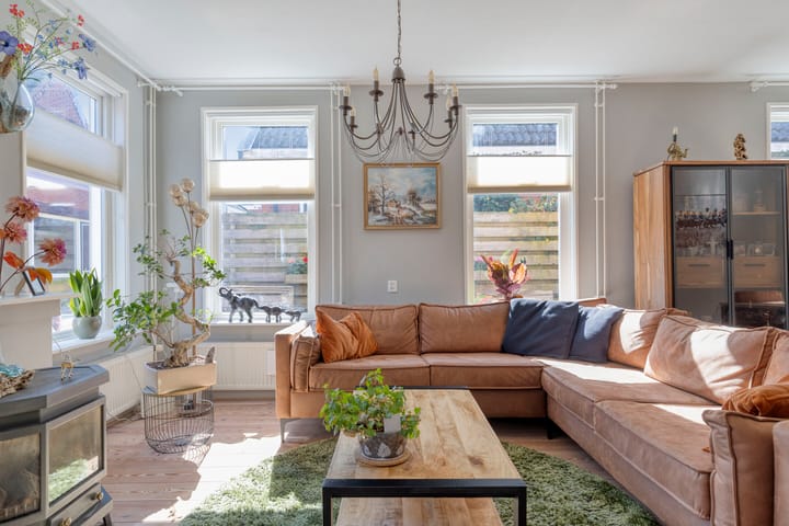 Vrijstaande woning te koop: Oranjestraat 12, Eenrum