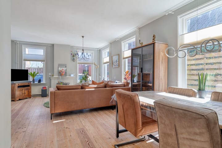 Vrijstaande woning te koop: Oranjestraat 12, Eenrum