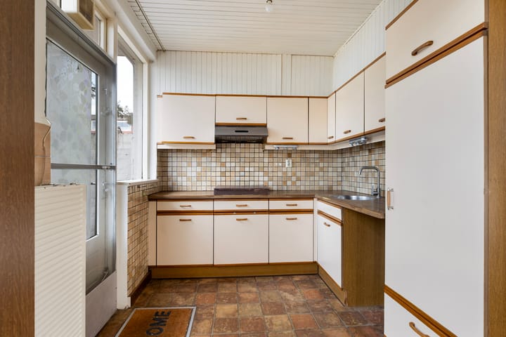 Tussenwoning te koop: Jhr. van de Wall Repelaerstraat 5, Dordrecht