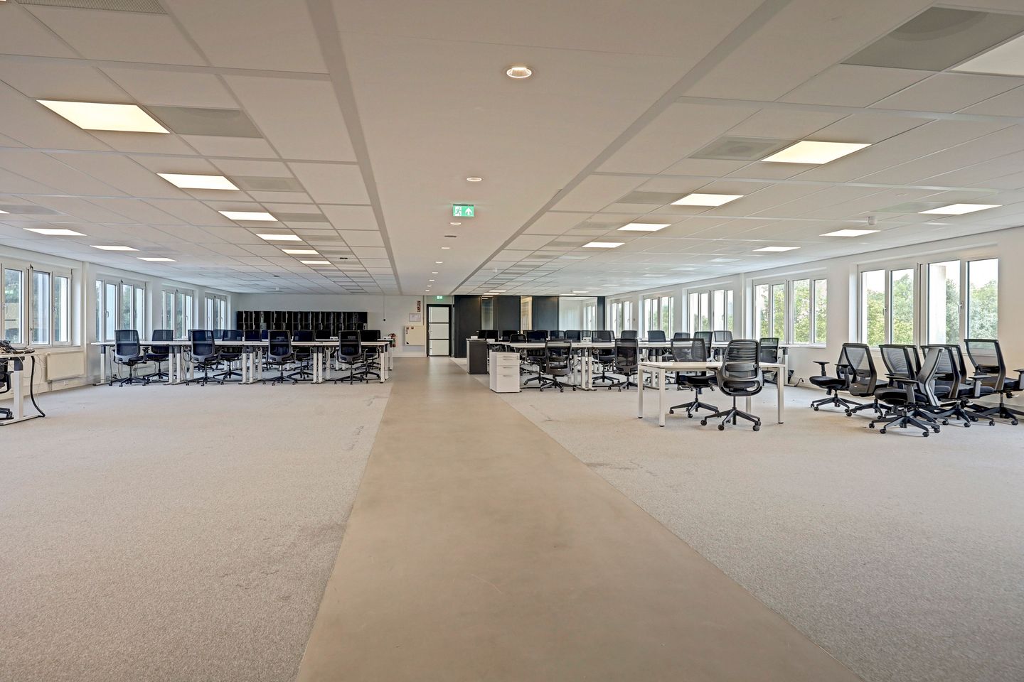 View photo 1 of Haarlemmerweg 331-A