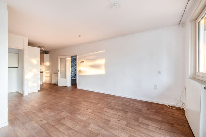Appartement te koop: Van Limburg Stirumlaan 18, Hillegom