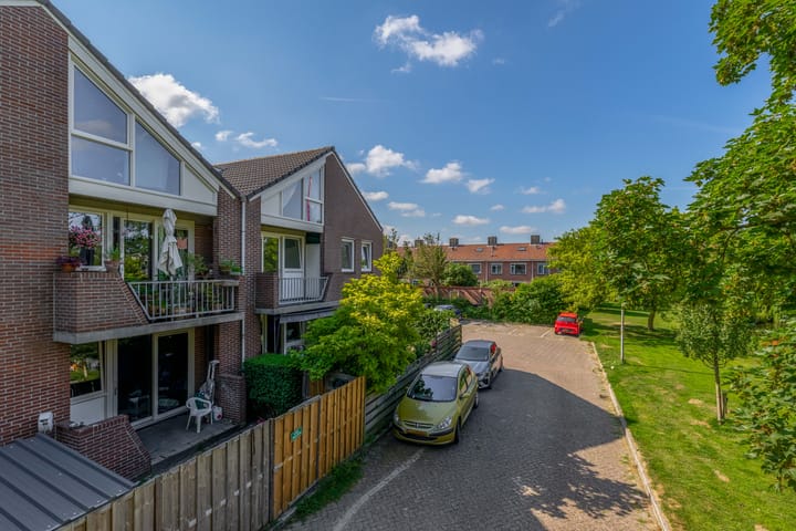 Appartement te koop: Van Limburg Stirumlaan 18, Hillegom