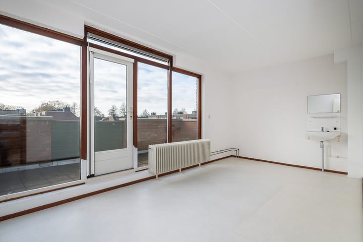 Tussenwoning te koop: Jeneverbes 12, Rotterdam
