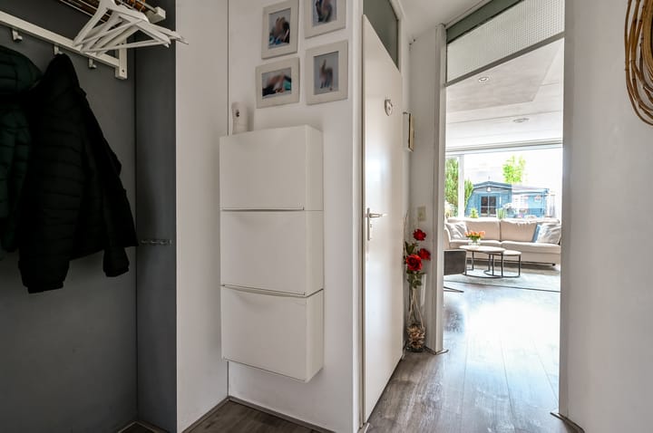 Tussenwoning te koop: Oostzeestraat 210, Lelystad