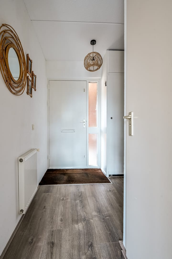 Tussenwoning te koop: Oostzeestraat 210, Lelystad